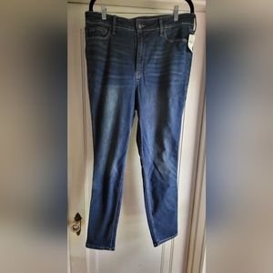 Old Navy Extra High Rise Super-Skinny Jeans for Women. Size 16, dark wash.